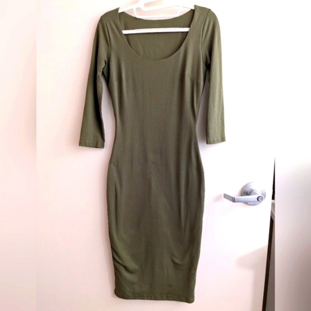 Lulus Olive Green Hourglass Bodycon Dress with 3/4 Sleeves and Scoop Neck Midi